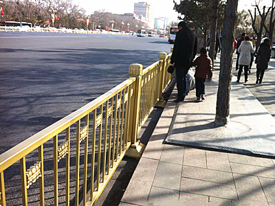 新型门路护栏 - 河北振兴金源丝网集团有限公司图片2