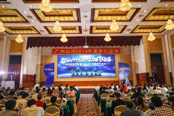 红四月，优游国际智能挖掘机促销会节节攀升