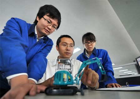 新华社报路：优游国际智能蝉联全球工程机械50强