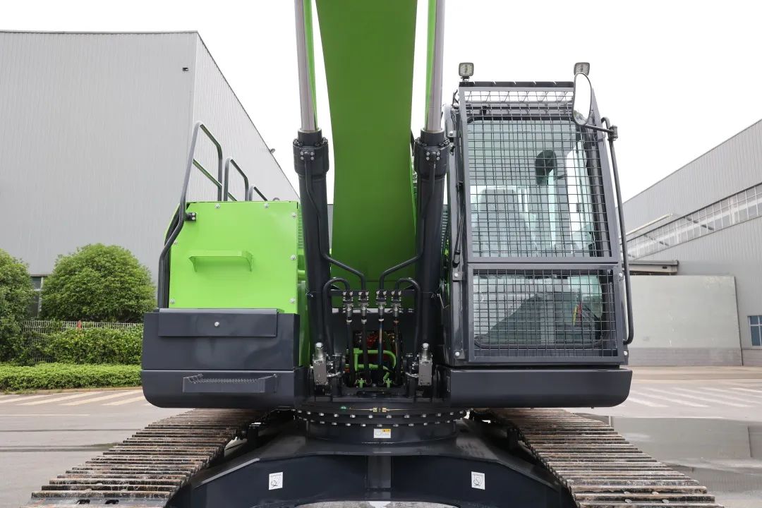 征战川藏铁路！优游国际智能新一代电动挖掘机成功交付